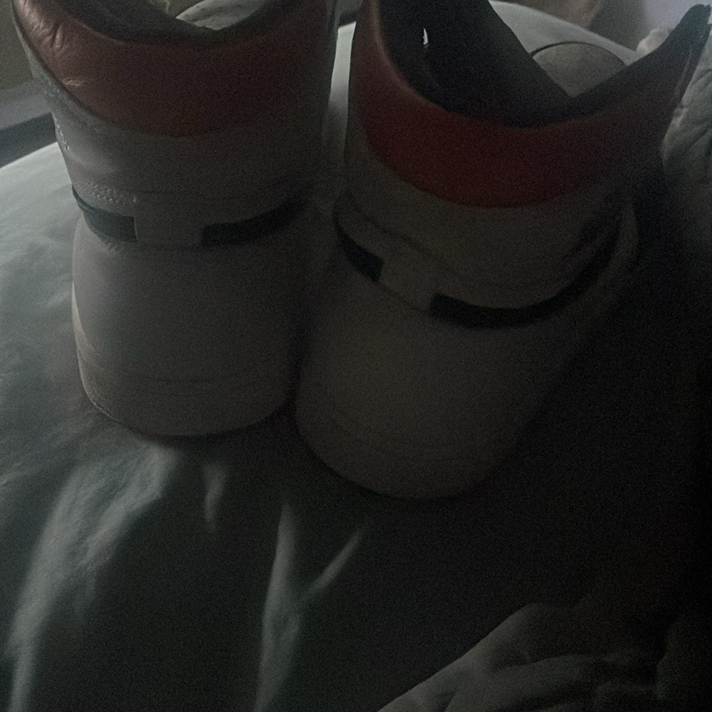 Jordan 1 Electro Orange View 3